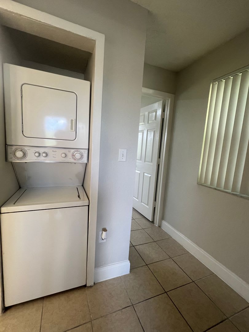 * * * SUPER SPACIOUS 2 BED 2.5 BATH * * * Large Townhouse with Garage – photo 5