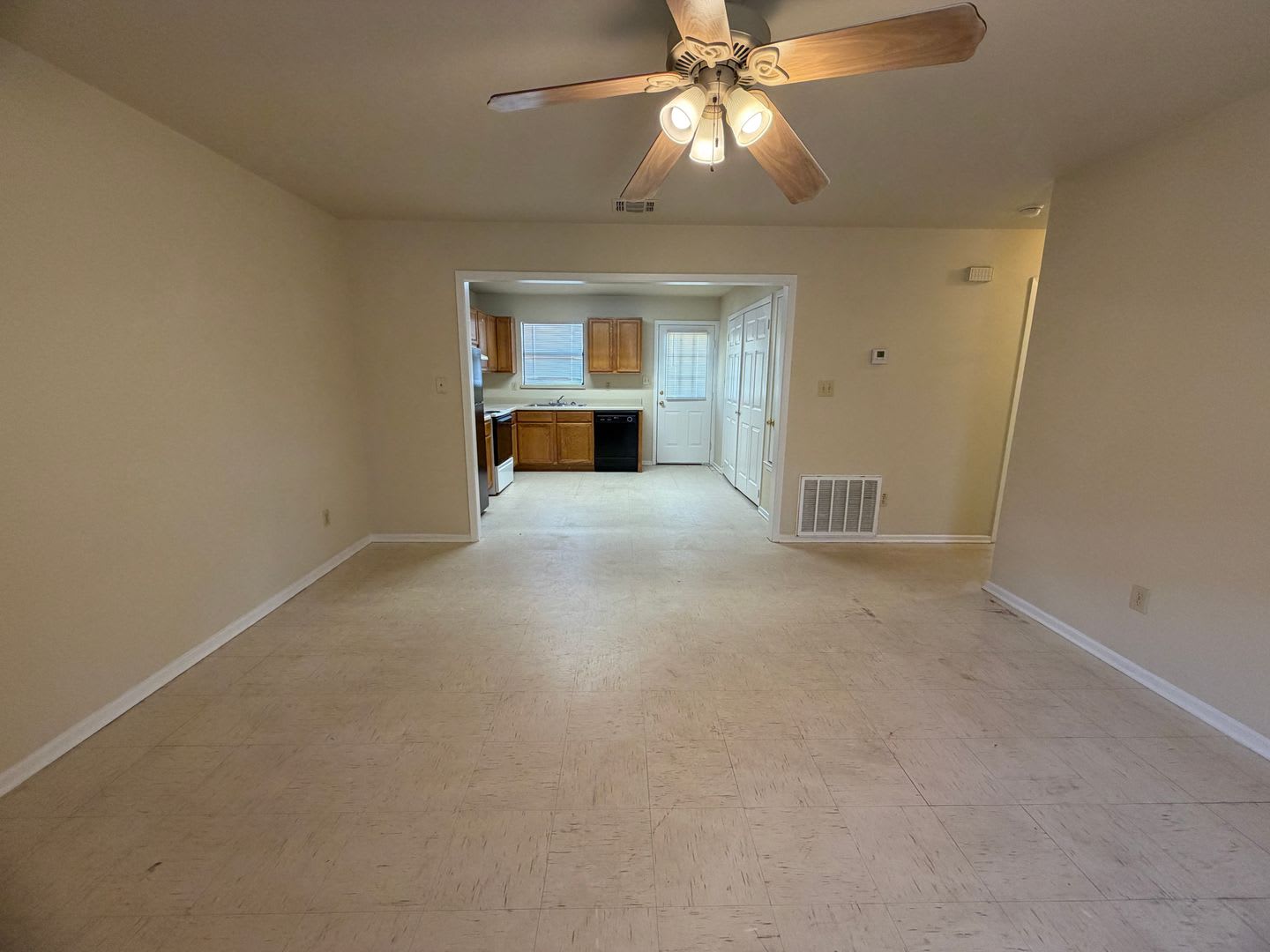 Charming 2/1 Duplex ~ Freshly Painted in Pleasanton ~ Easy Access to Highway 97! – photo 3