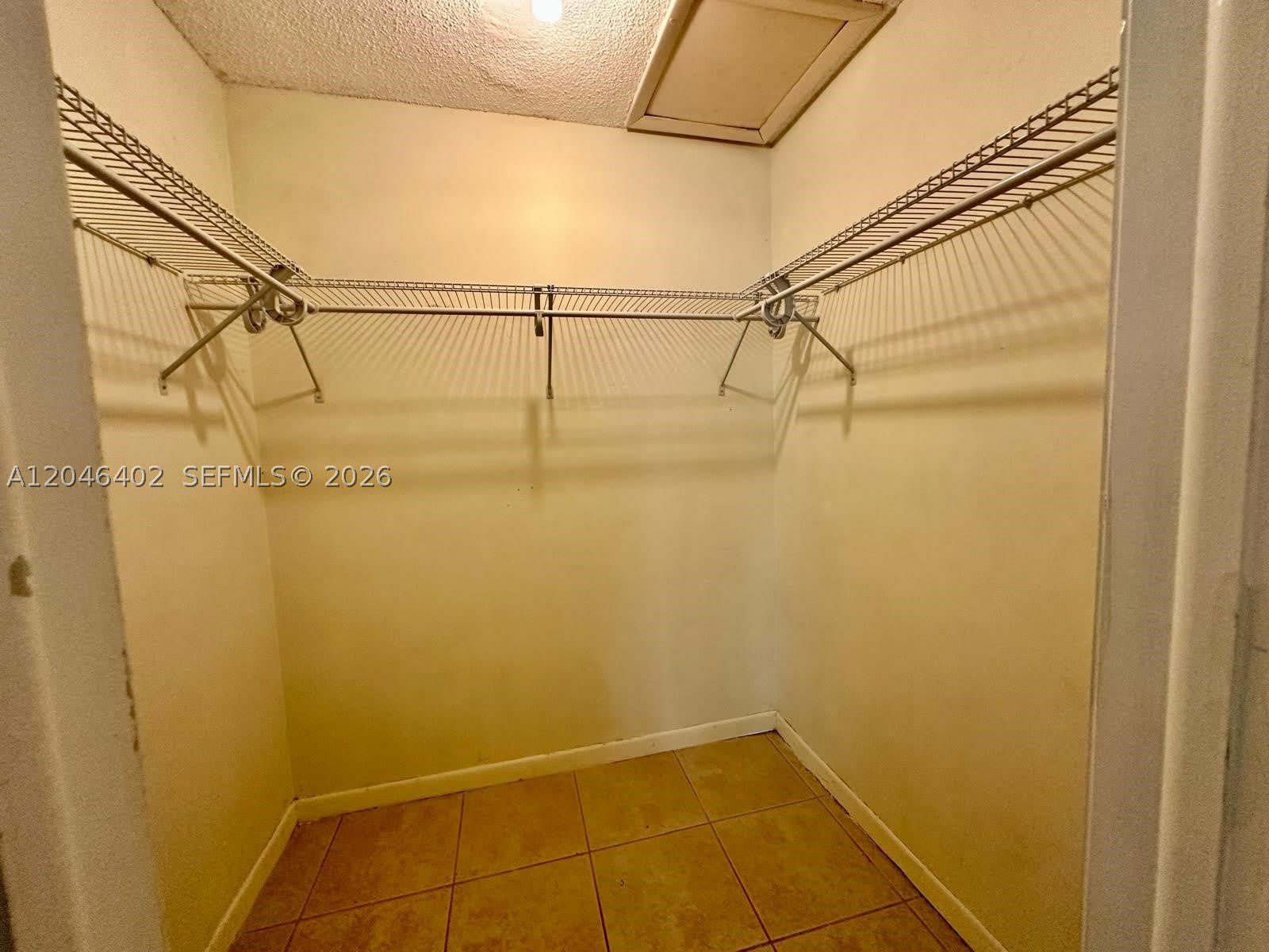 809 NE 199th St – photo 2