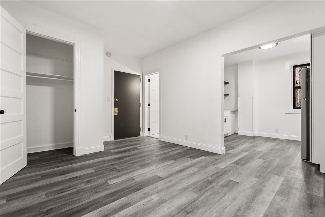 408 E 6th Street – photo 5