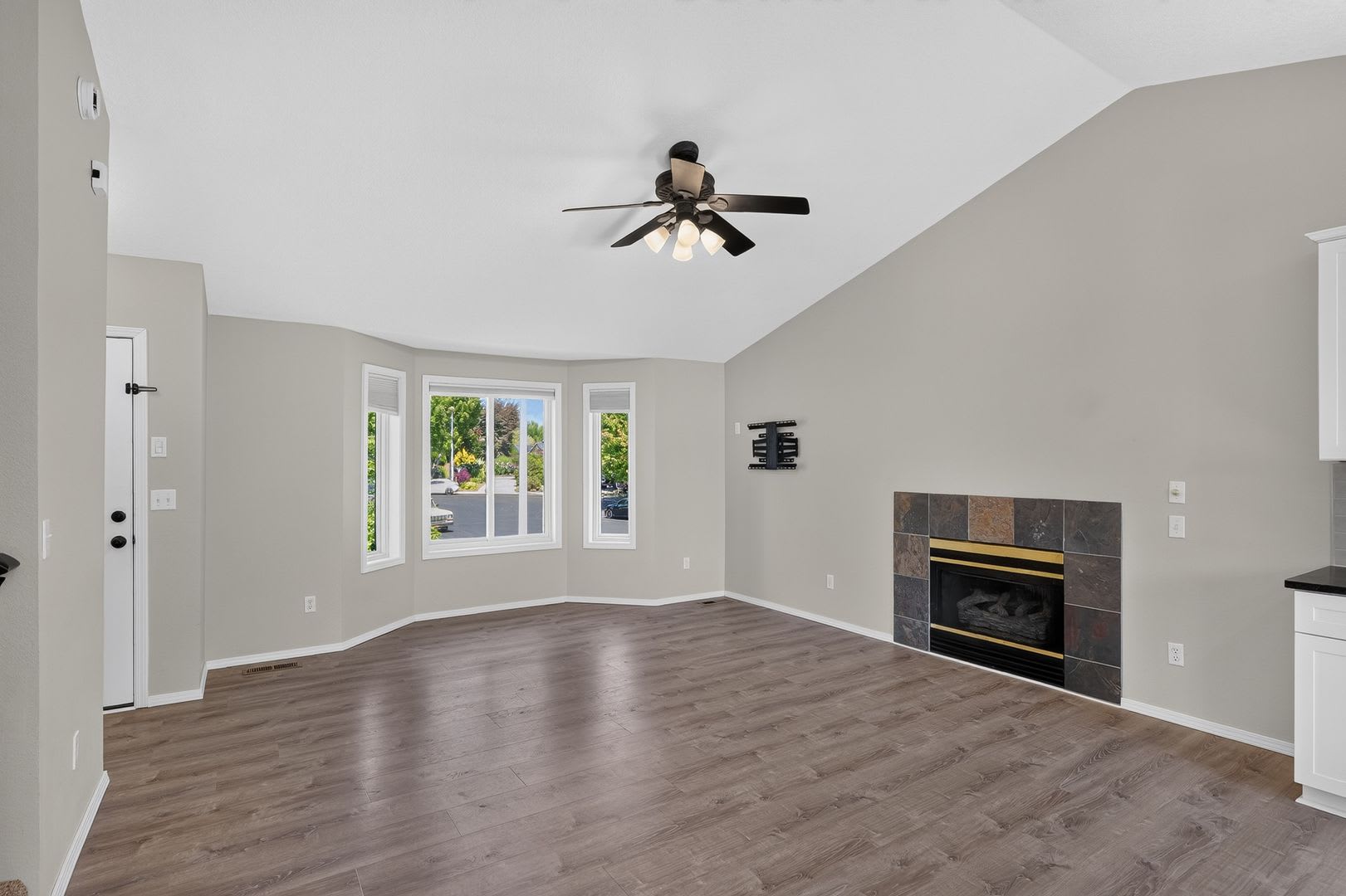 Beautifully Updated 3 Bedroom Tri Level Home In Sherwood – photo 4