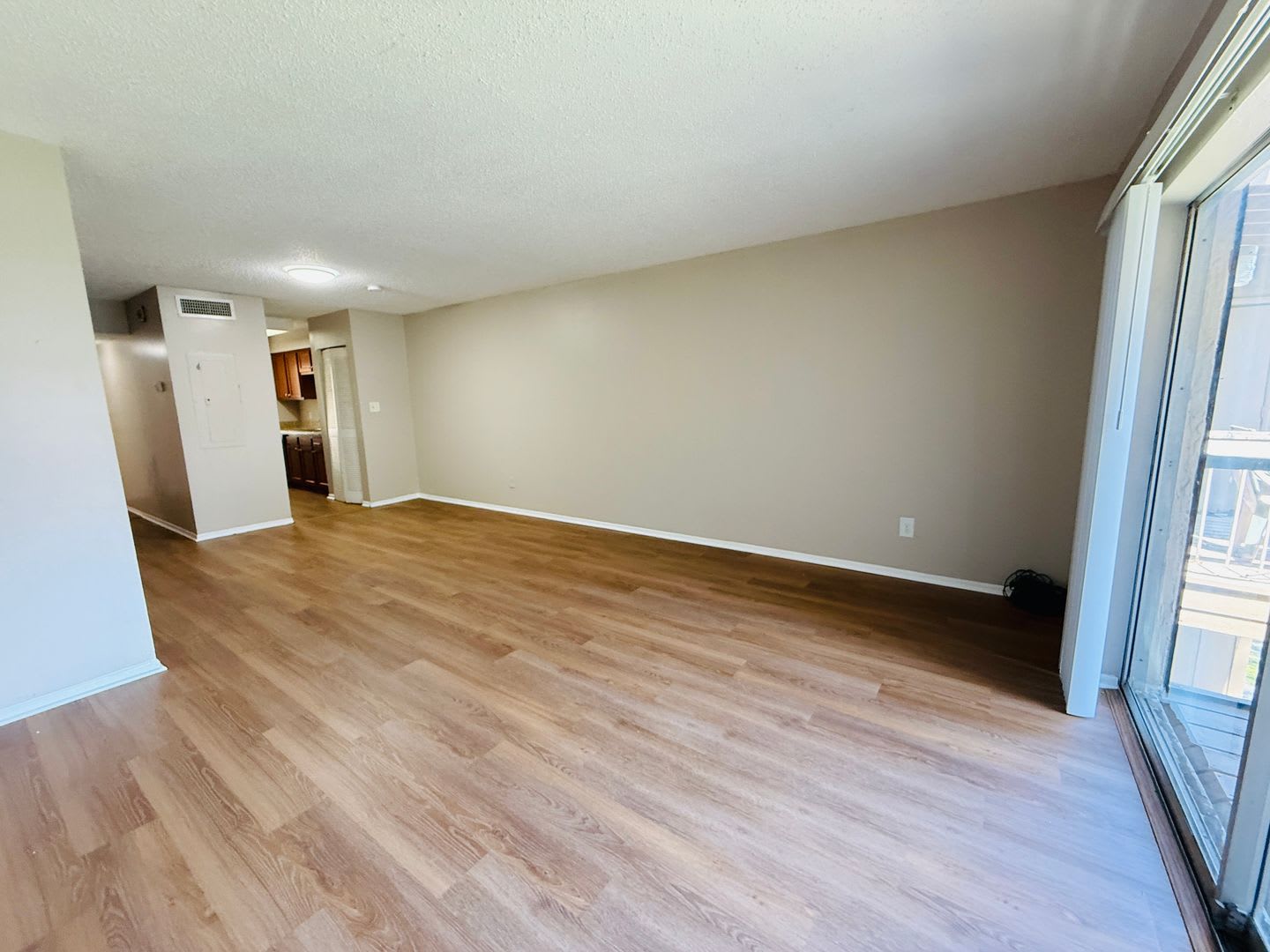 Charming 3 bedroom 1.5 bath condo for rent – photo 5