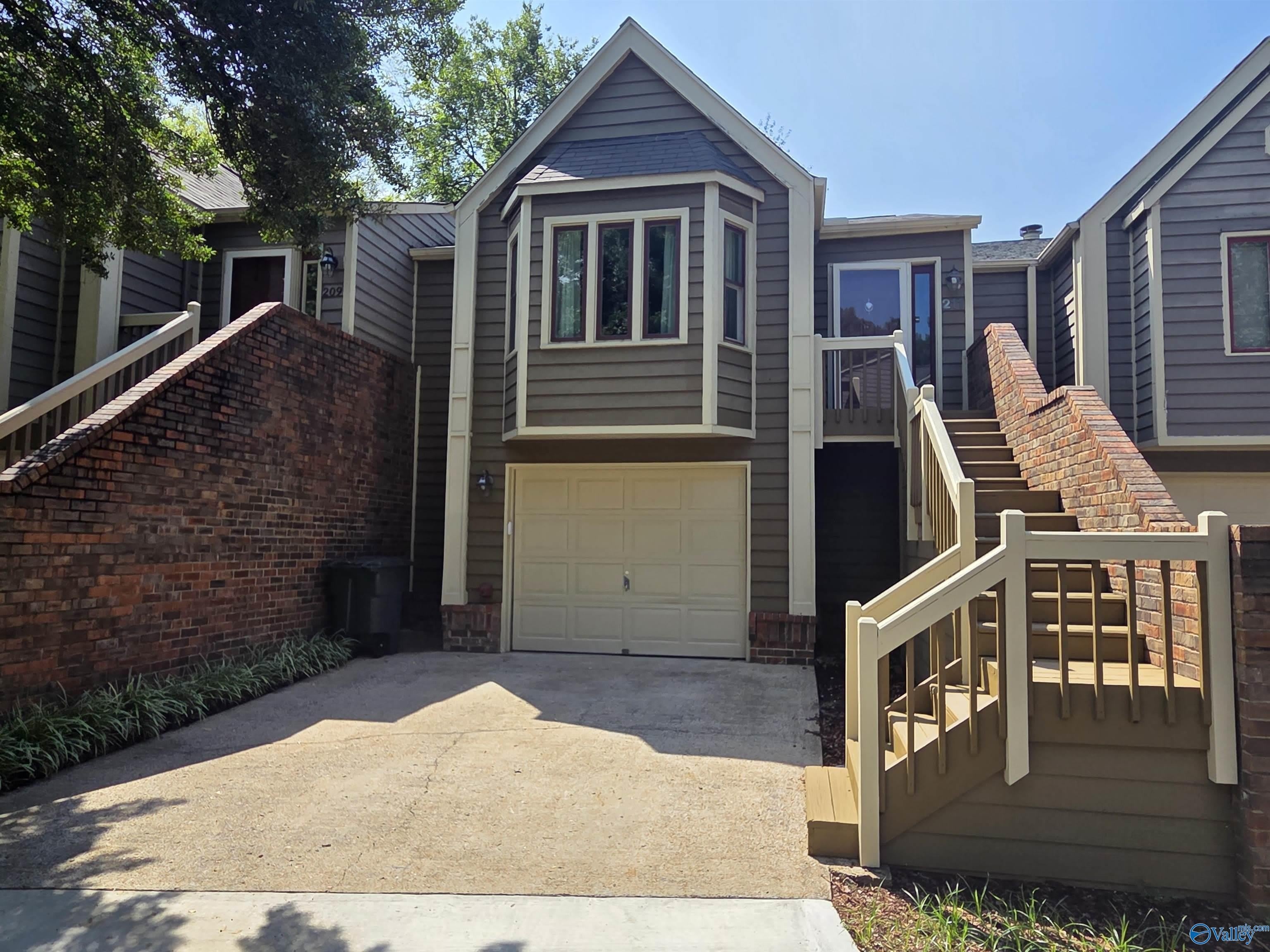 211 Knollridge Circle – photo 1