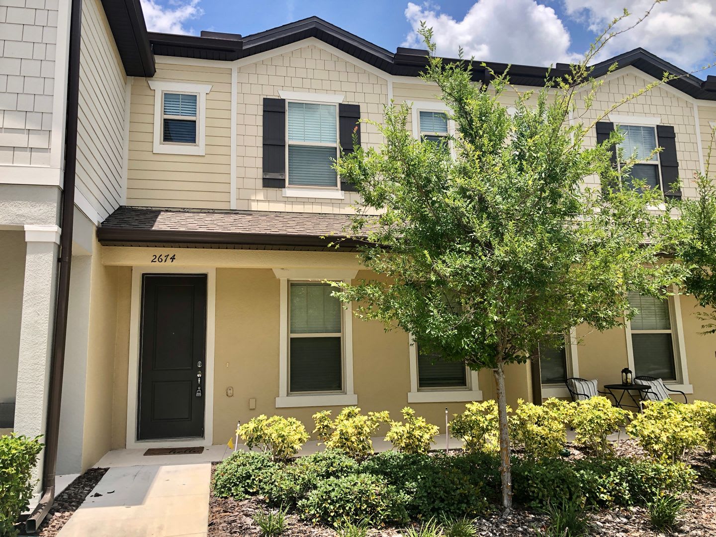 MOVE IN SEPTEMBER! IMMACULATE RENTAL! 2x2.5 TOWNHOME WITH PRIVATE COURTYARD! 2 CAR GARAGE! – photo 2