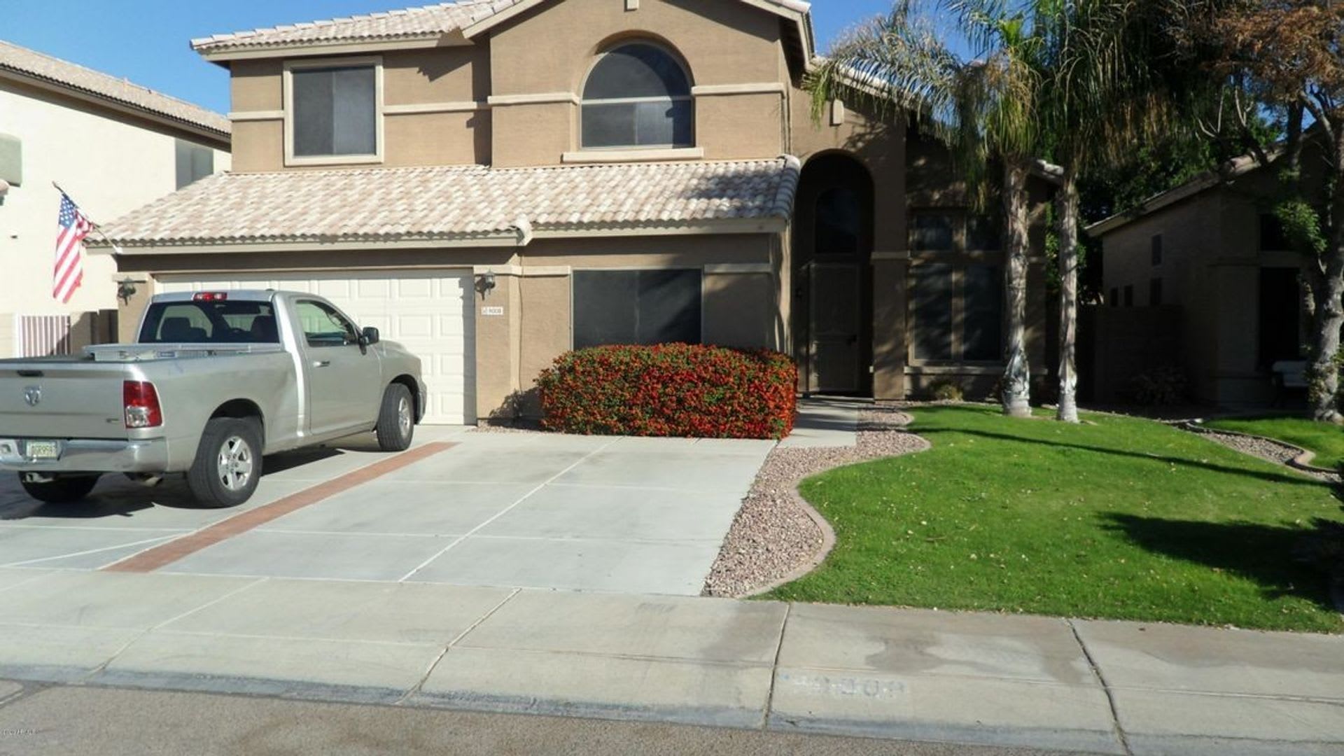 Large 5 Bedroom with Sparkling Pool North Peoria! – photo 1