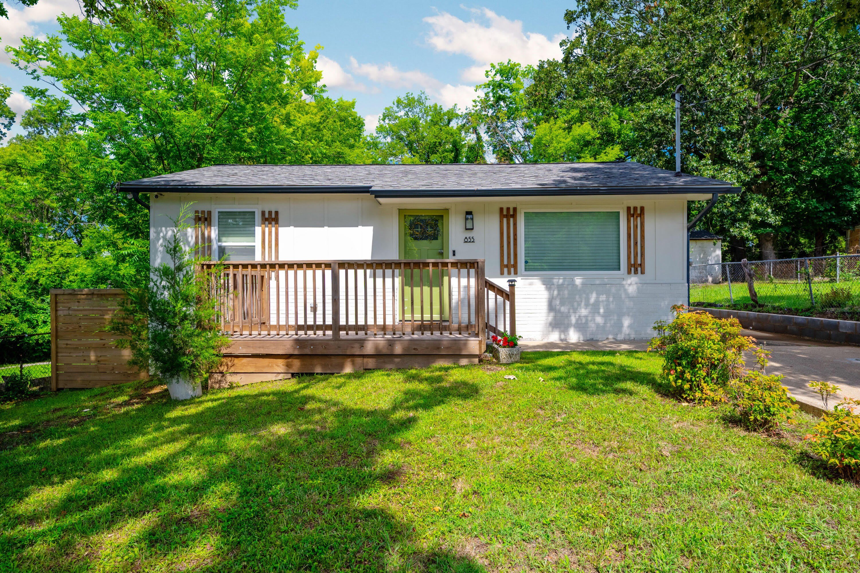 855 N Chamberlain Avenue – photo 1