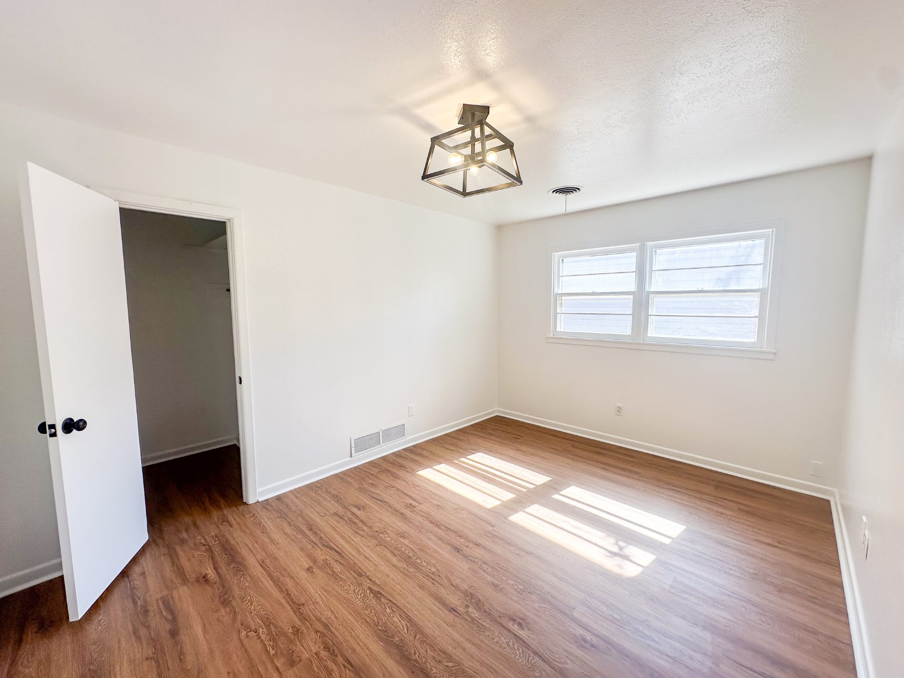 5011 52Nd St – photo 2