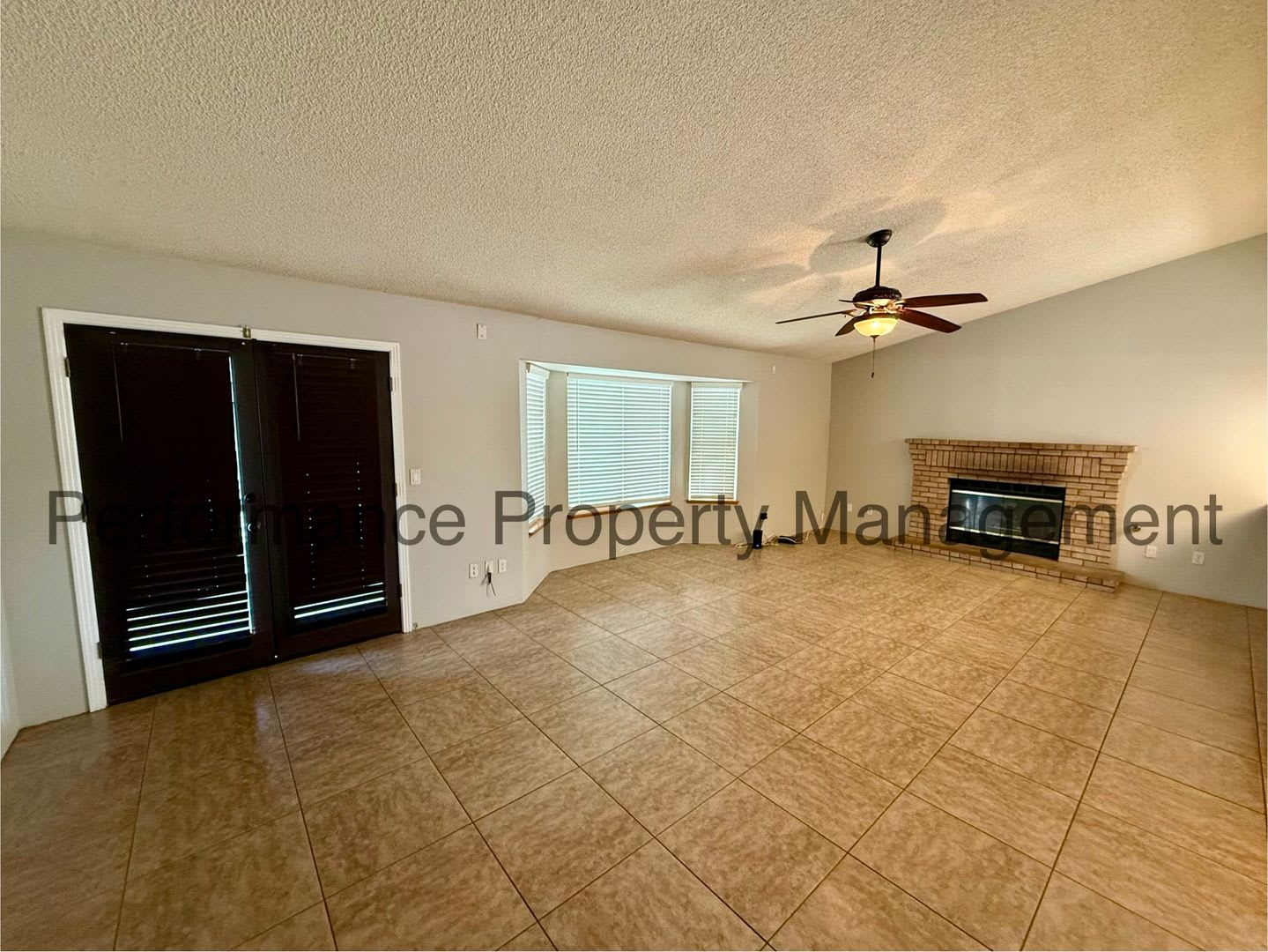 Cute 3 Bed/2 Bath NW Bakersfield Home w/ Pool, RBP & Deposit Alternative Option – photo 3