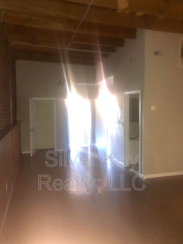 217 E. Washington Ave – photo 5