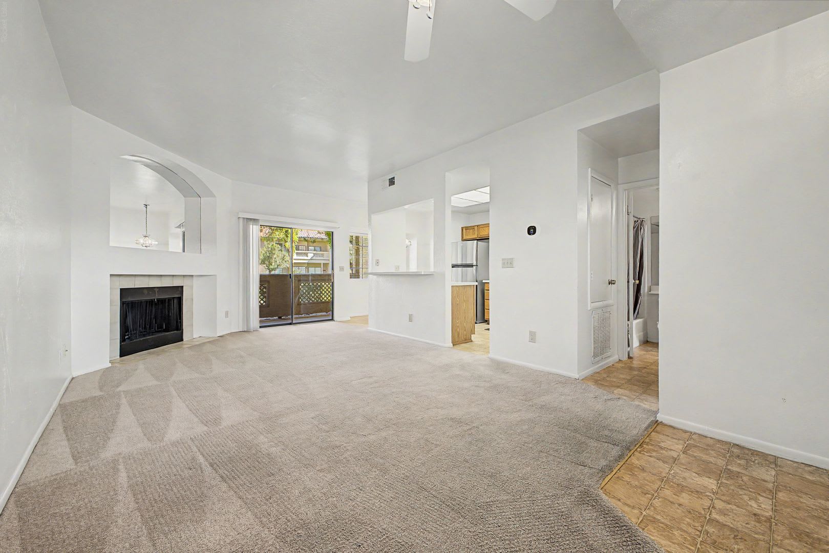 Really Cute Condo Available for Immediate Move-In – photo 4
