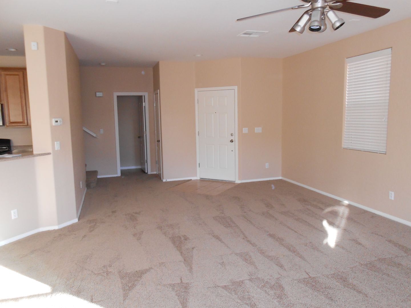 Fantastic 2 Story Home in Mountains Edge with Community Pool – photo 5