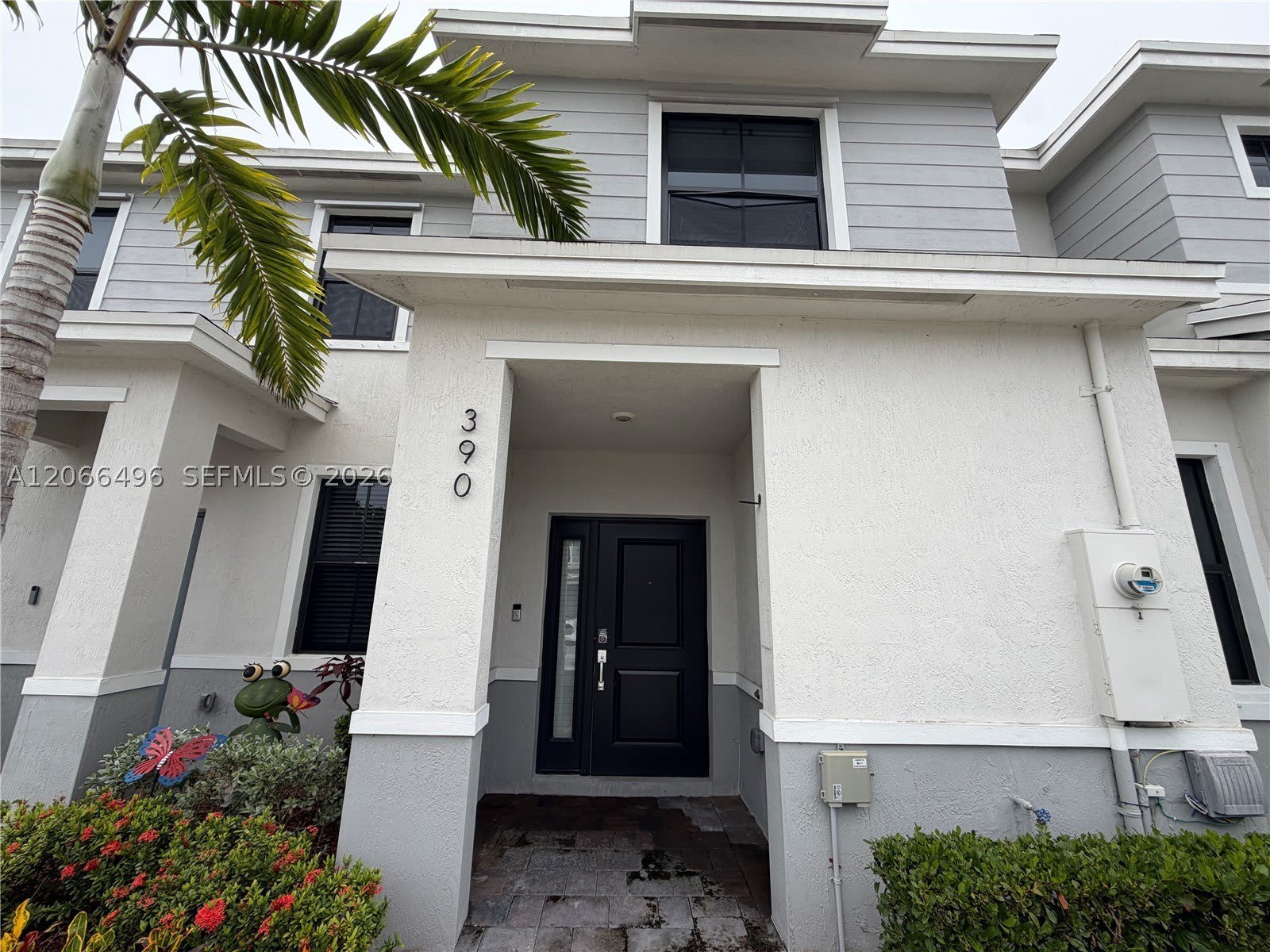 390 NE 12th St – photo 2