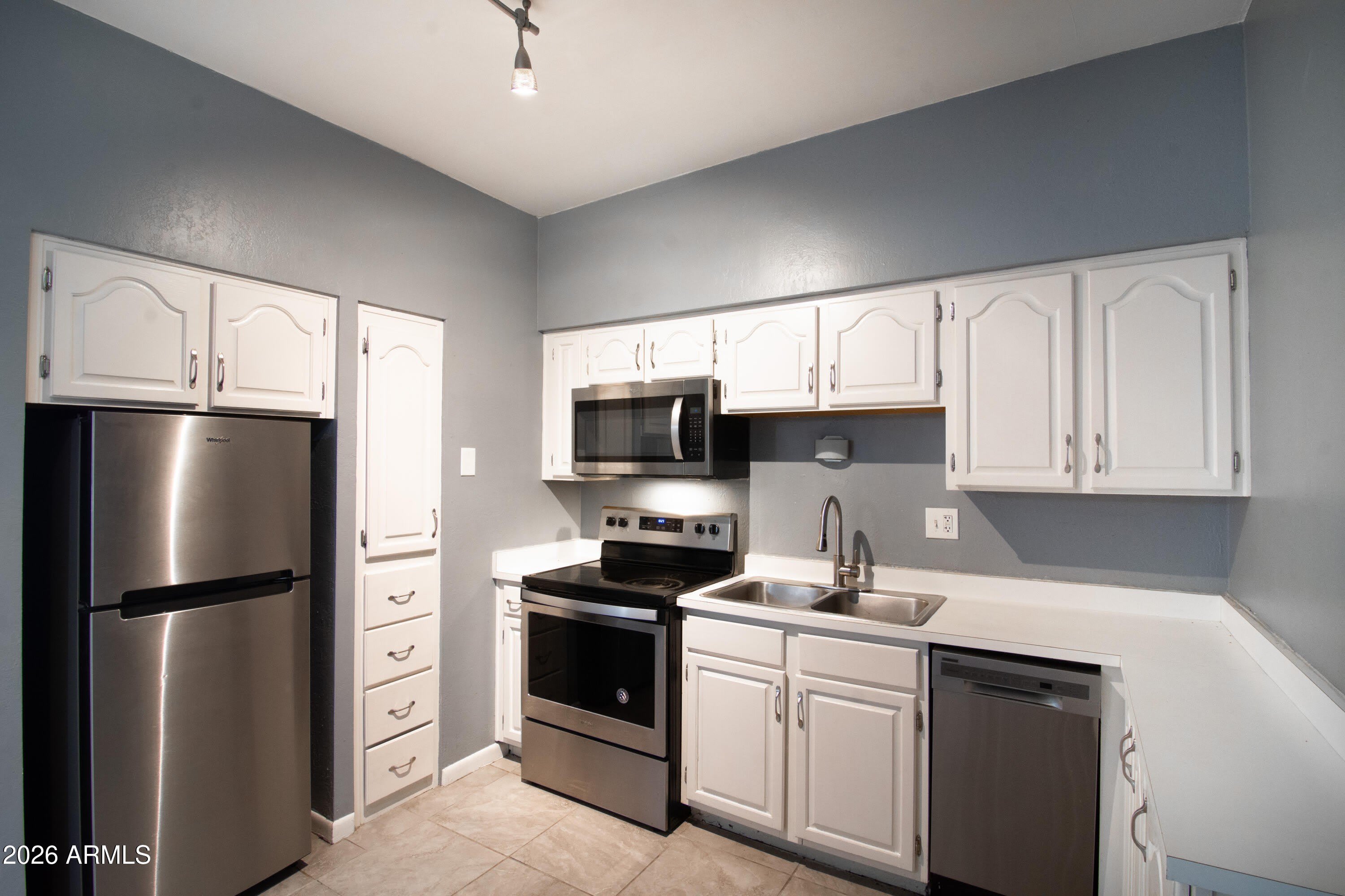 357 E Thomas Road – photo 1