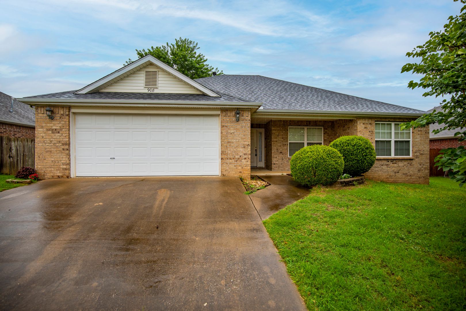***908 Cheyenne*** – photo 1