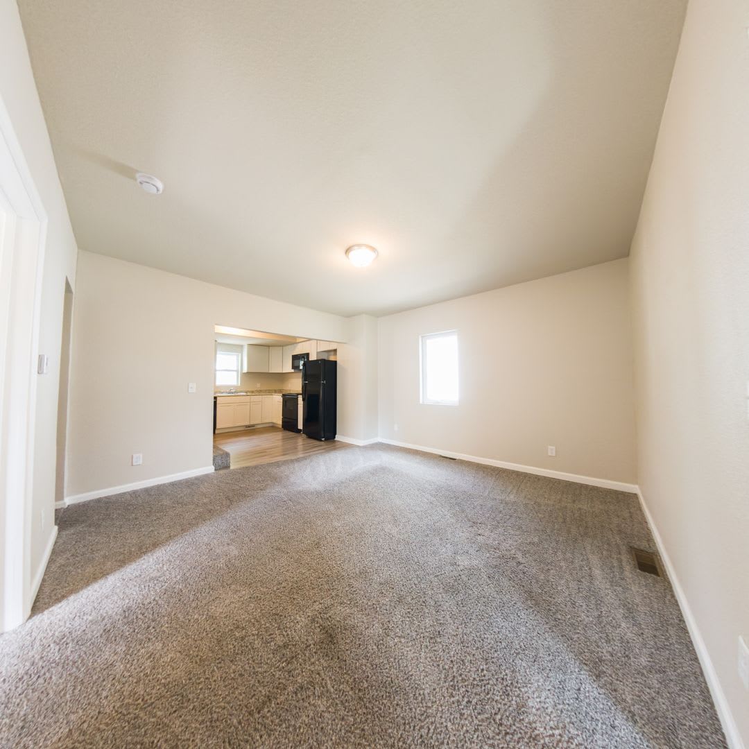 3 Bedroom 2 Stall Detached Garage Fairgrounds – photo 5