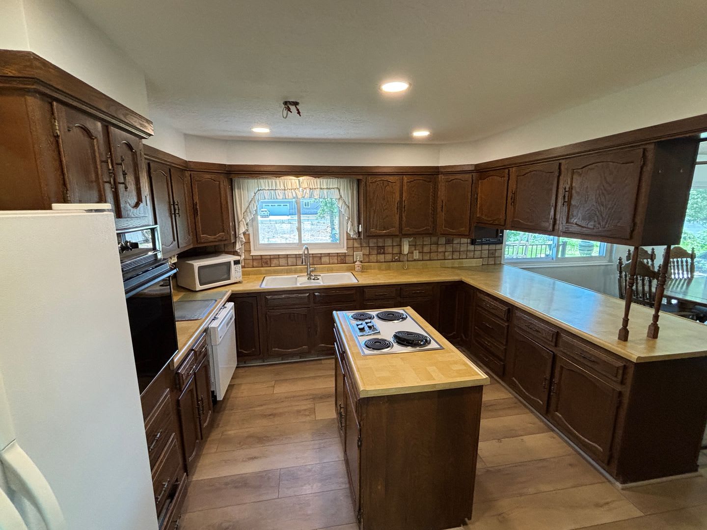 Nice Rambler home with a finished basement in desirable neighborhood – photo 5