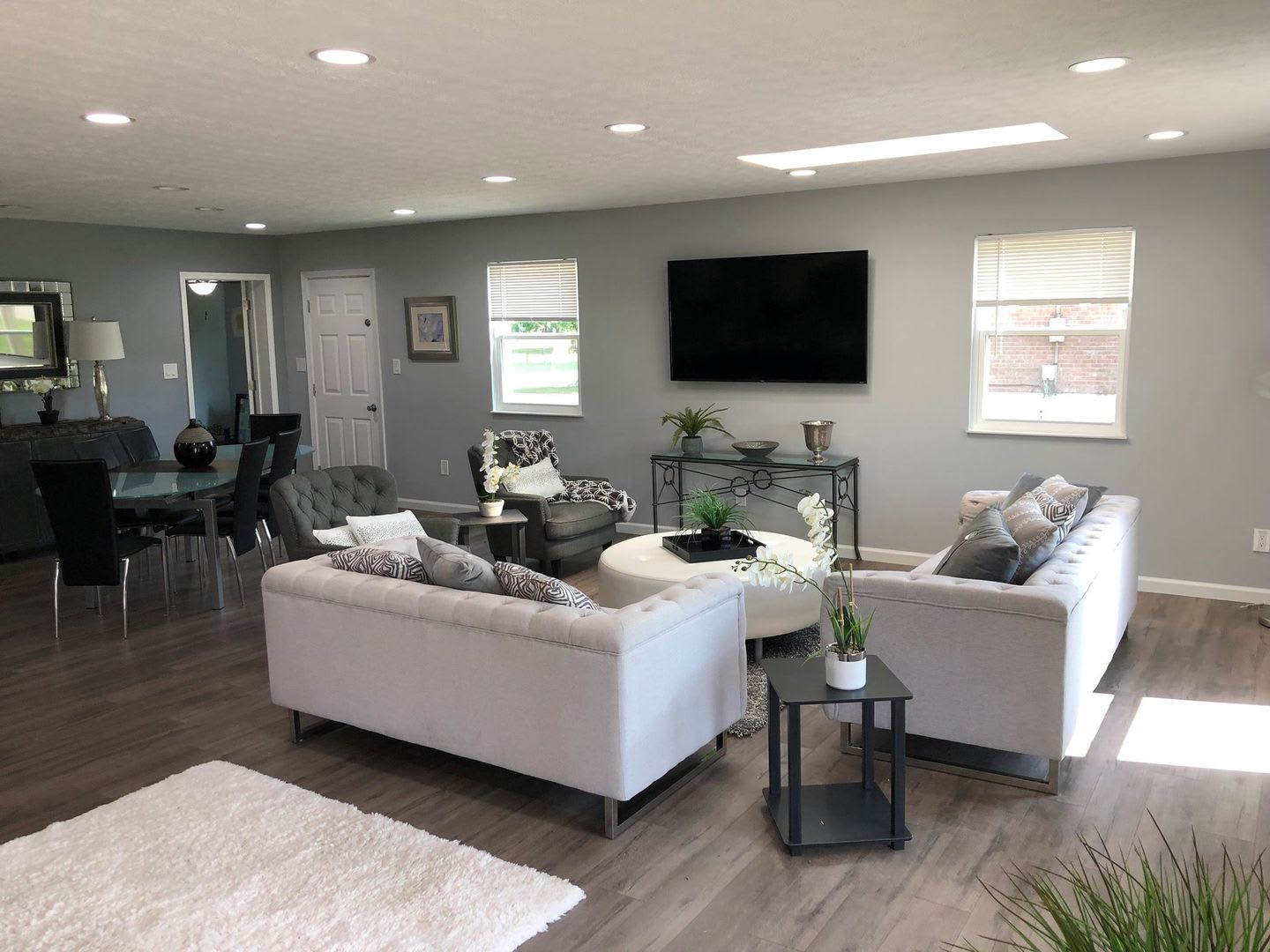 Fully Furnished Short-term rental Includes internet, cable, washer, dryer, etc – photo 3