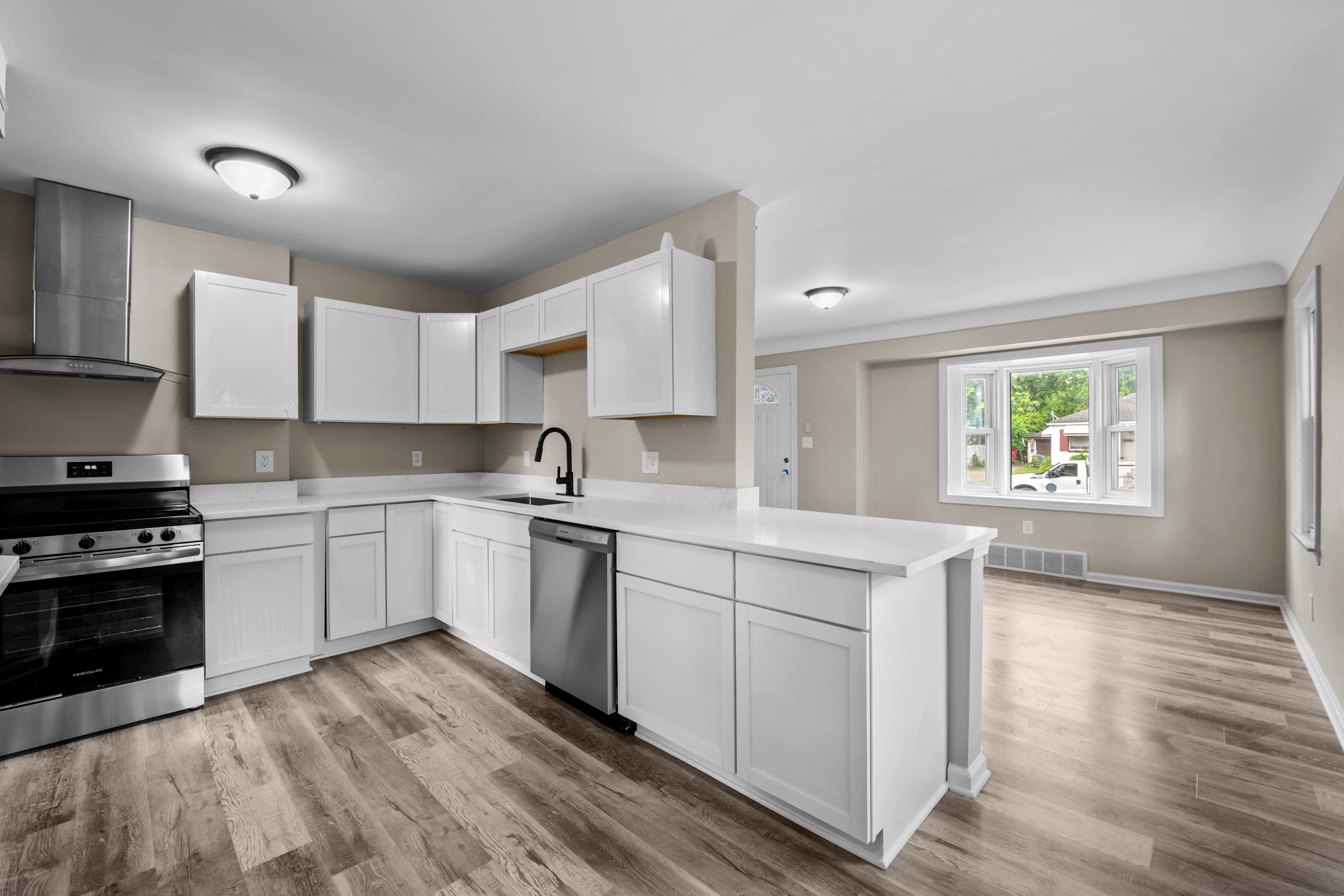 28526 Brentwood St – photo 2