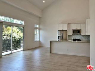 10560 Santa Monica Boulevard – photo 3