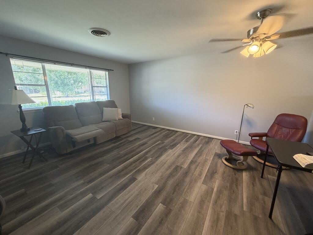 802 Lake Dr – photo 2