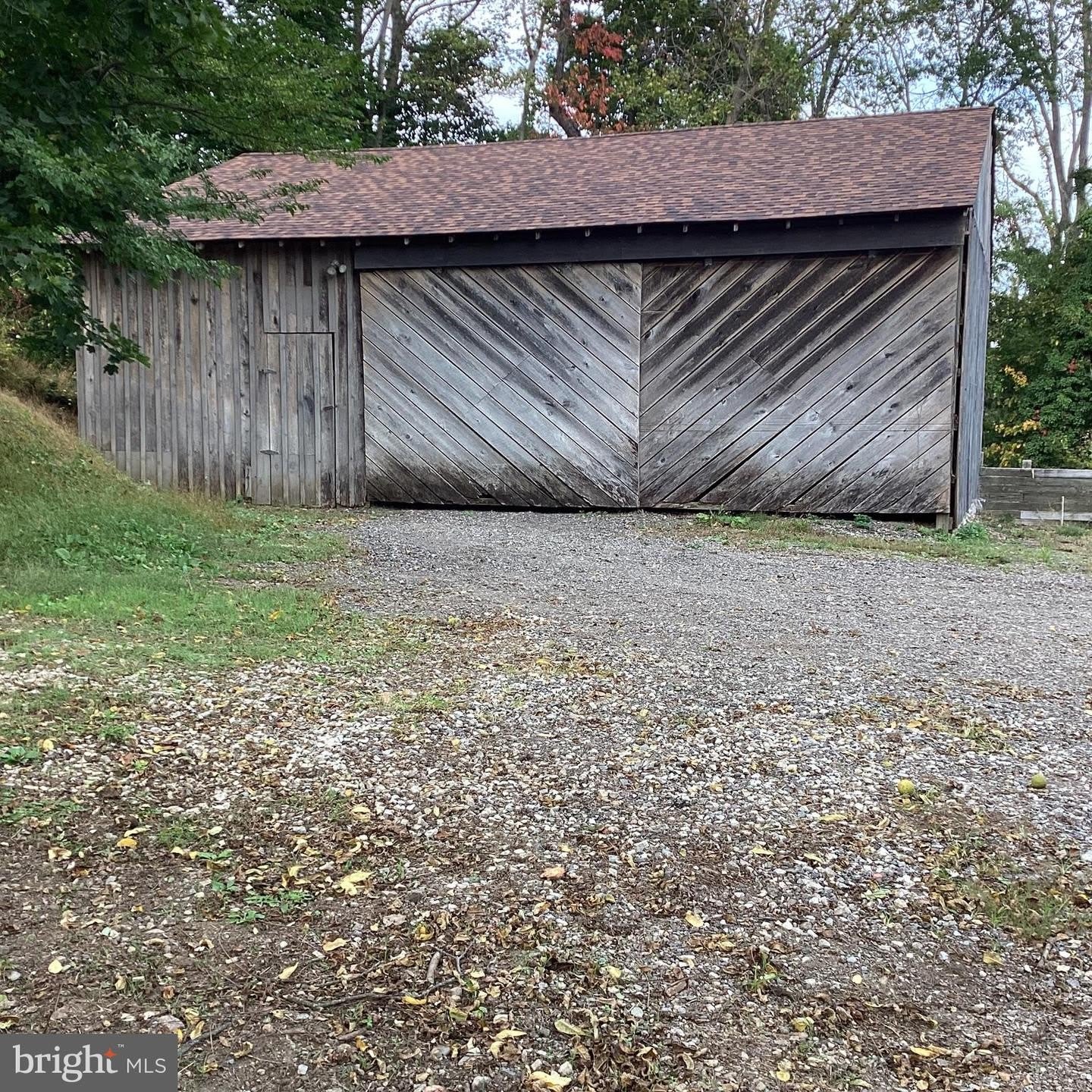1050 PIKE SPRINGS RD #BARN – photo 2