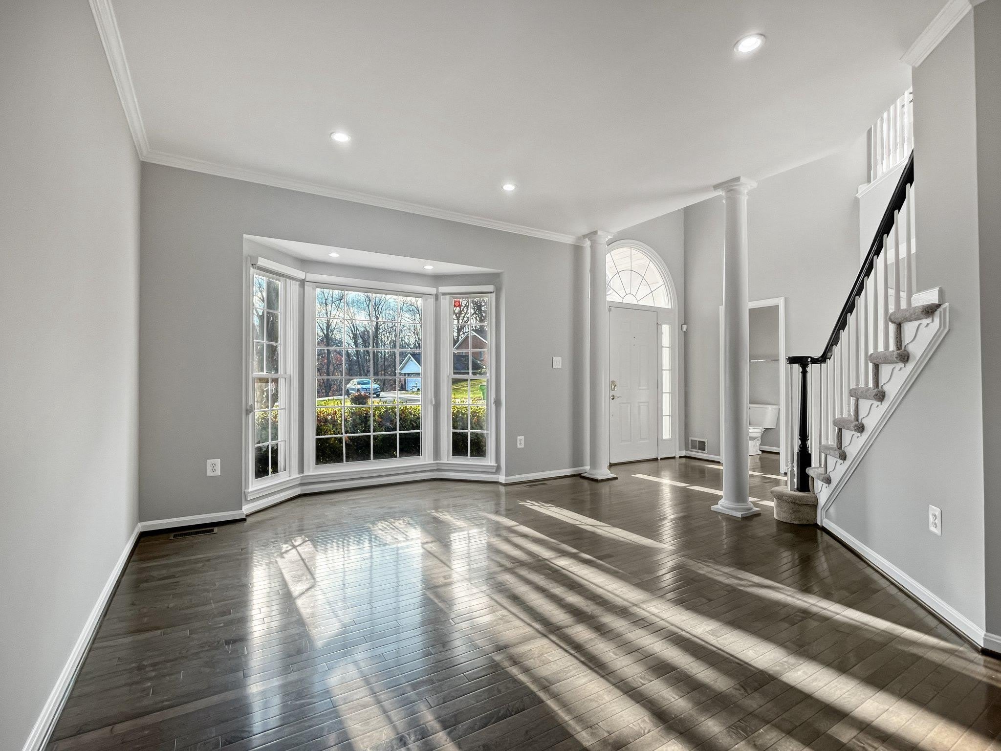 214 W LOCUST Street – photo 2