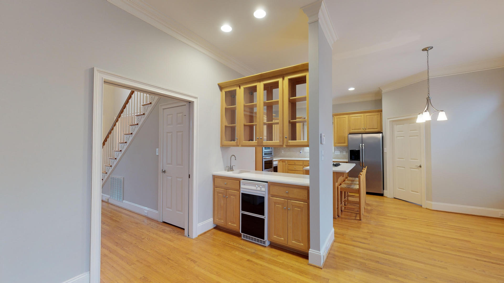 Stunning Brick Home in Cotswold in Quiet cul-de-sac – photo 4