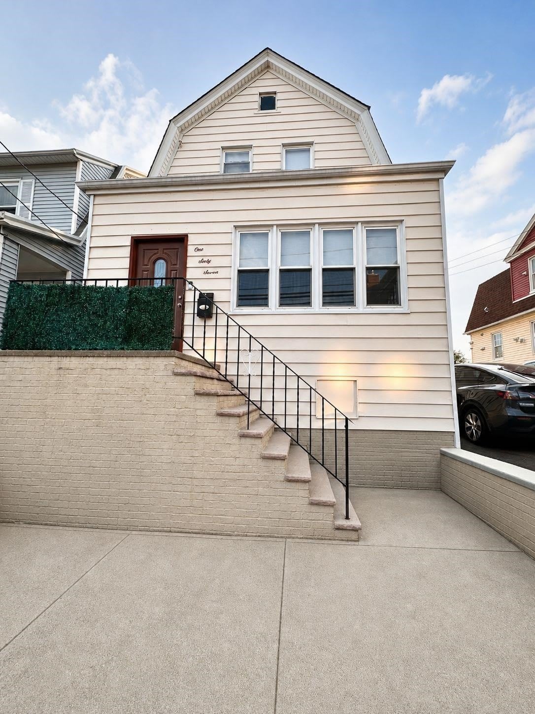 167 GATES AVE – photo 1