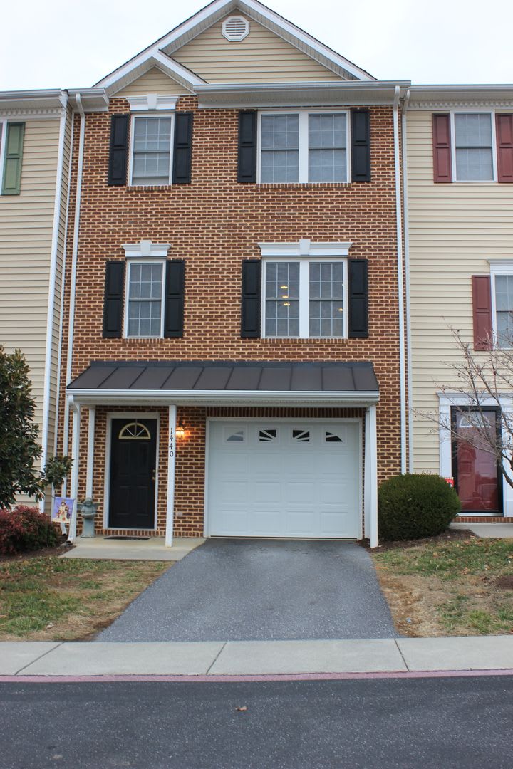 Townhouse for Rent in Taylor Springs – photo 1