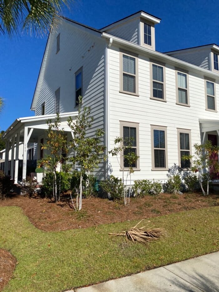 250 Oak Park Street – photo 3