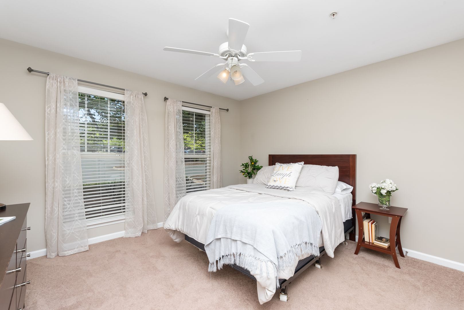 3 Bedroom Flat End Unit Apartment Available At Woodlands With 500 Deposit And 1 Month Free With Flexible Move In Date Set Up Your Tour Today – photo 5