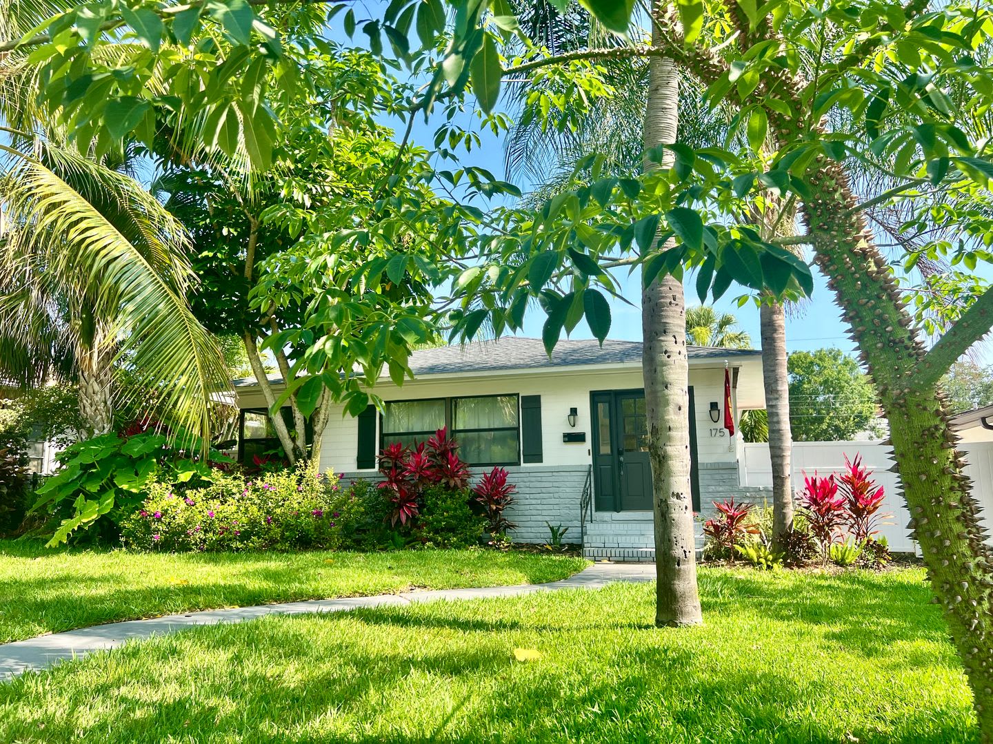 Fully Furnished Utilities Included 2 2 Old Ne Bungalow Lease Term Through December 2026 – photo 2
