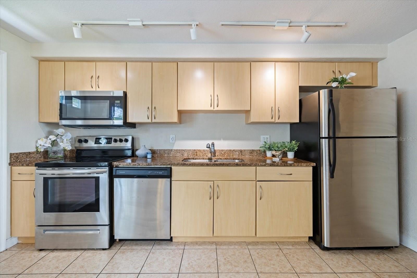 960 HIGHLAND Street – photo 4