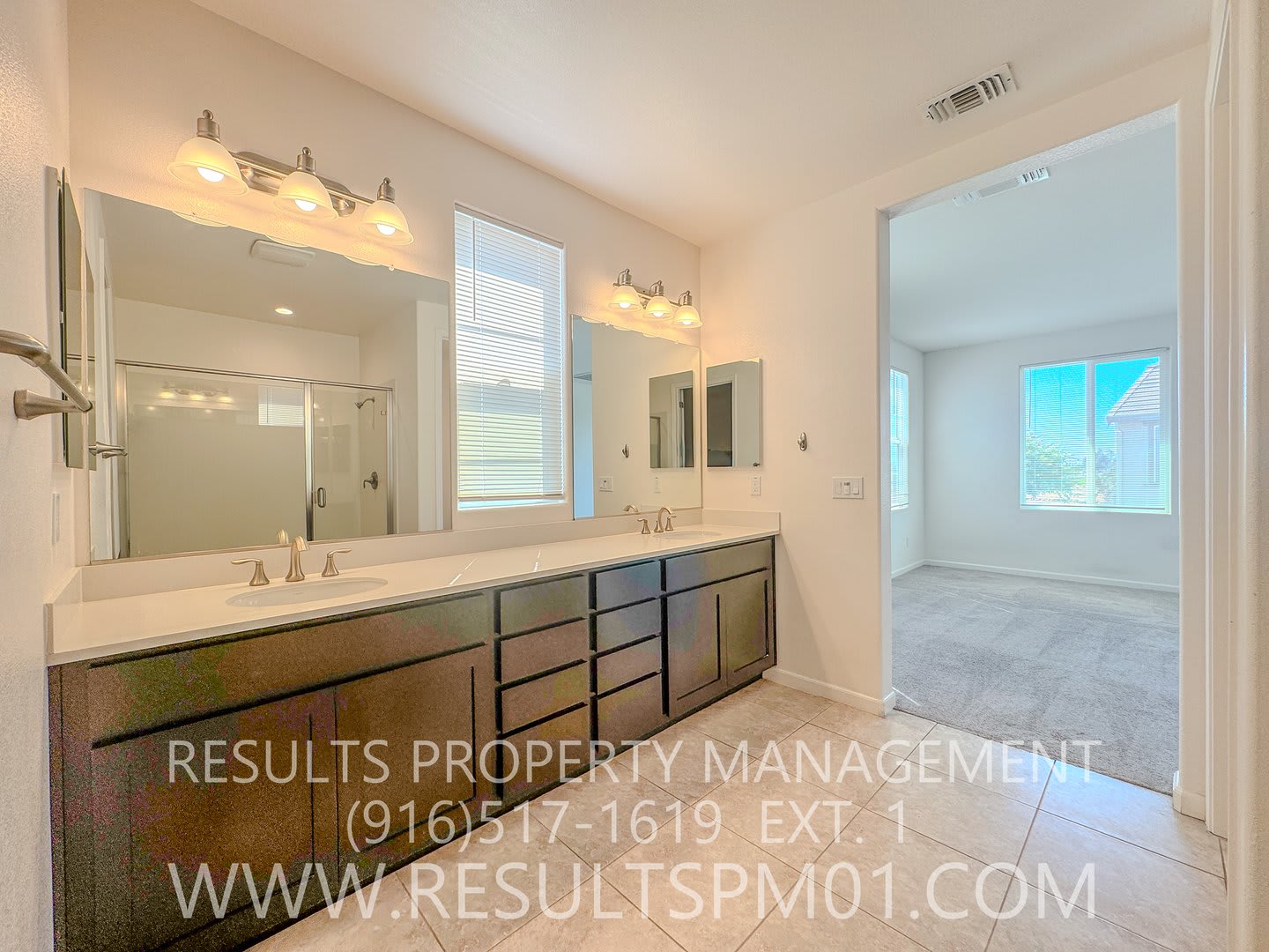 Gorgeous luxury Home! Great price! Spacious 4 bedroom w/Loft – photo 4