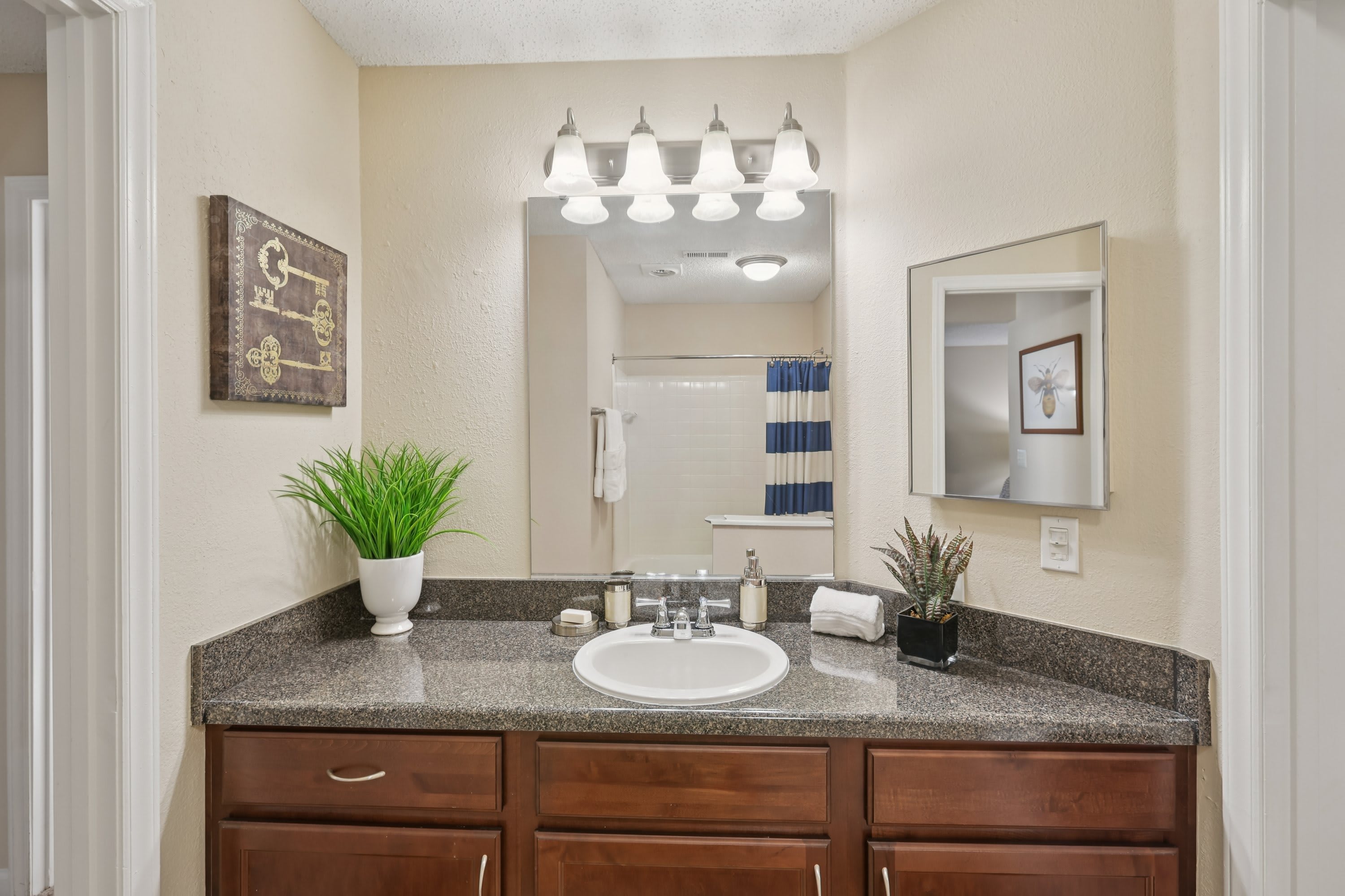 Radbourne Lake Apartments – photo 4