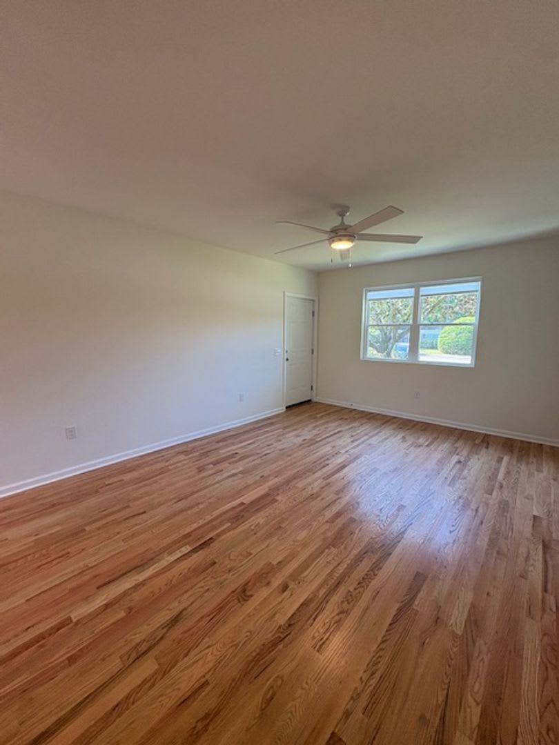 Fully Renovated Three Bedroom Condo 10 mins from MUSC! – photo 5