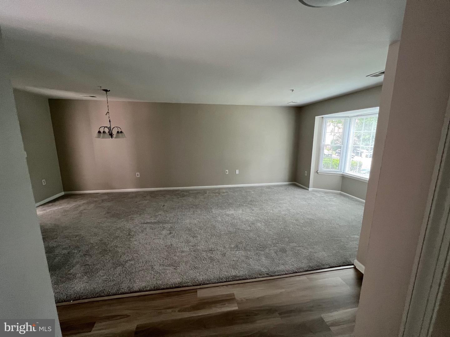 1031 Murdoch Court 1 – photo 2