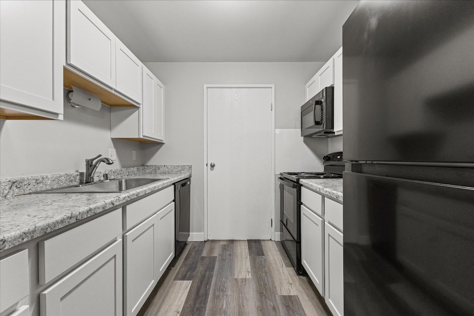 2 Bedroom 1 Bathroom Upper – photo 2