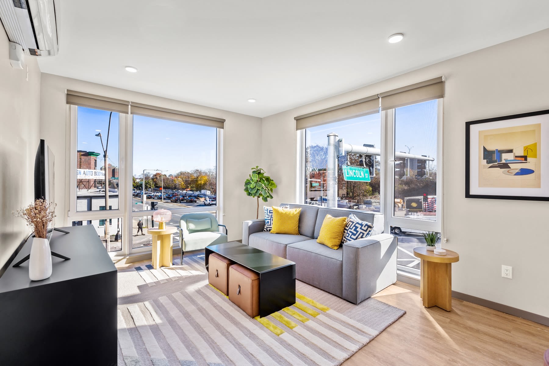 525 Linc – photo 2