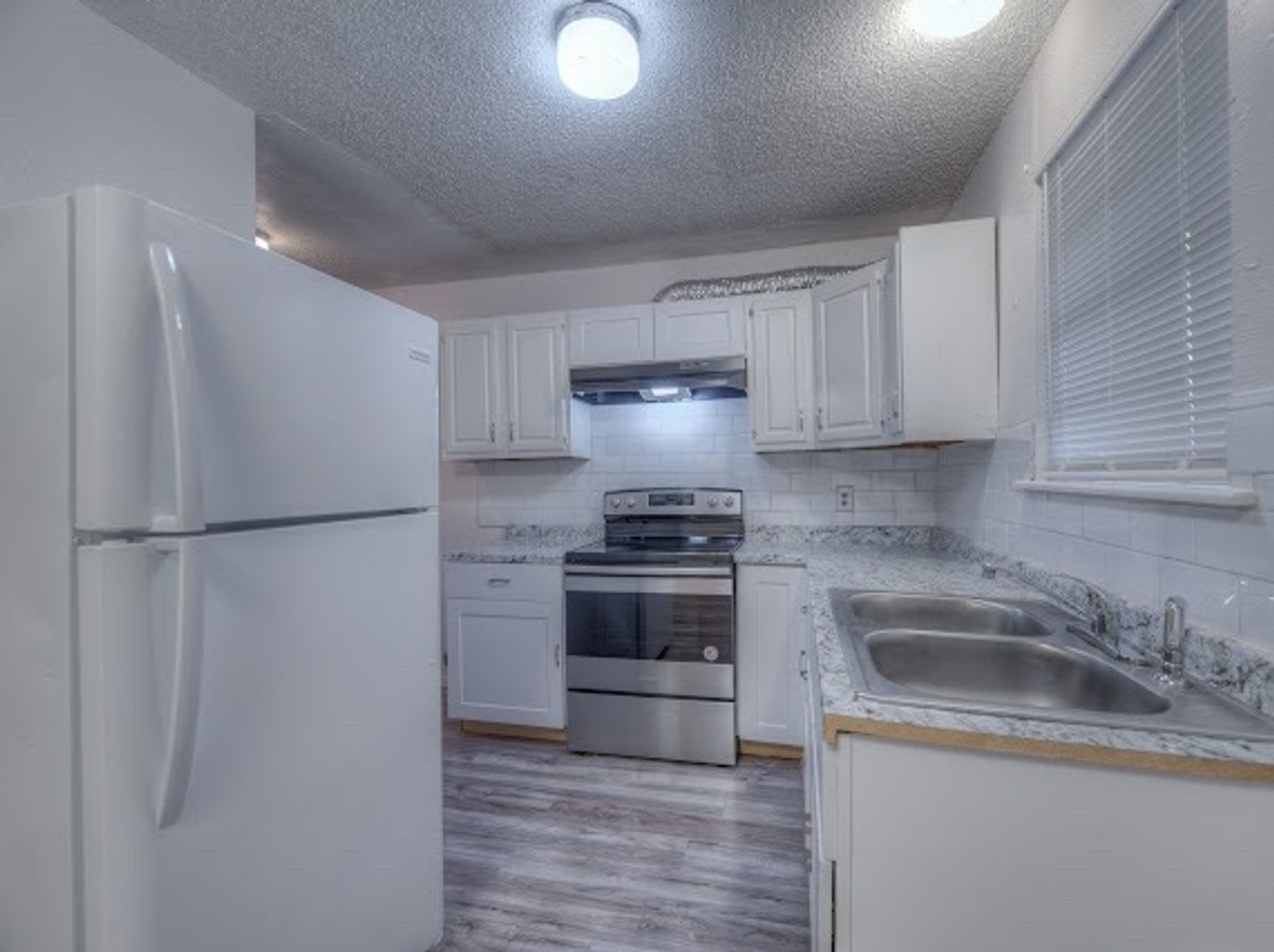 Updated 2 Bedroom Duplex With Attached Garage Covered Patio Move In Ready – photo 1