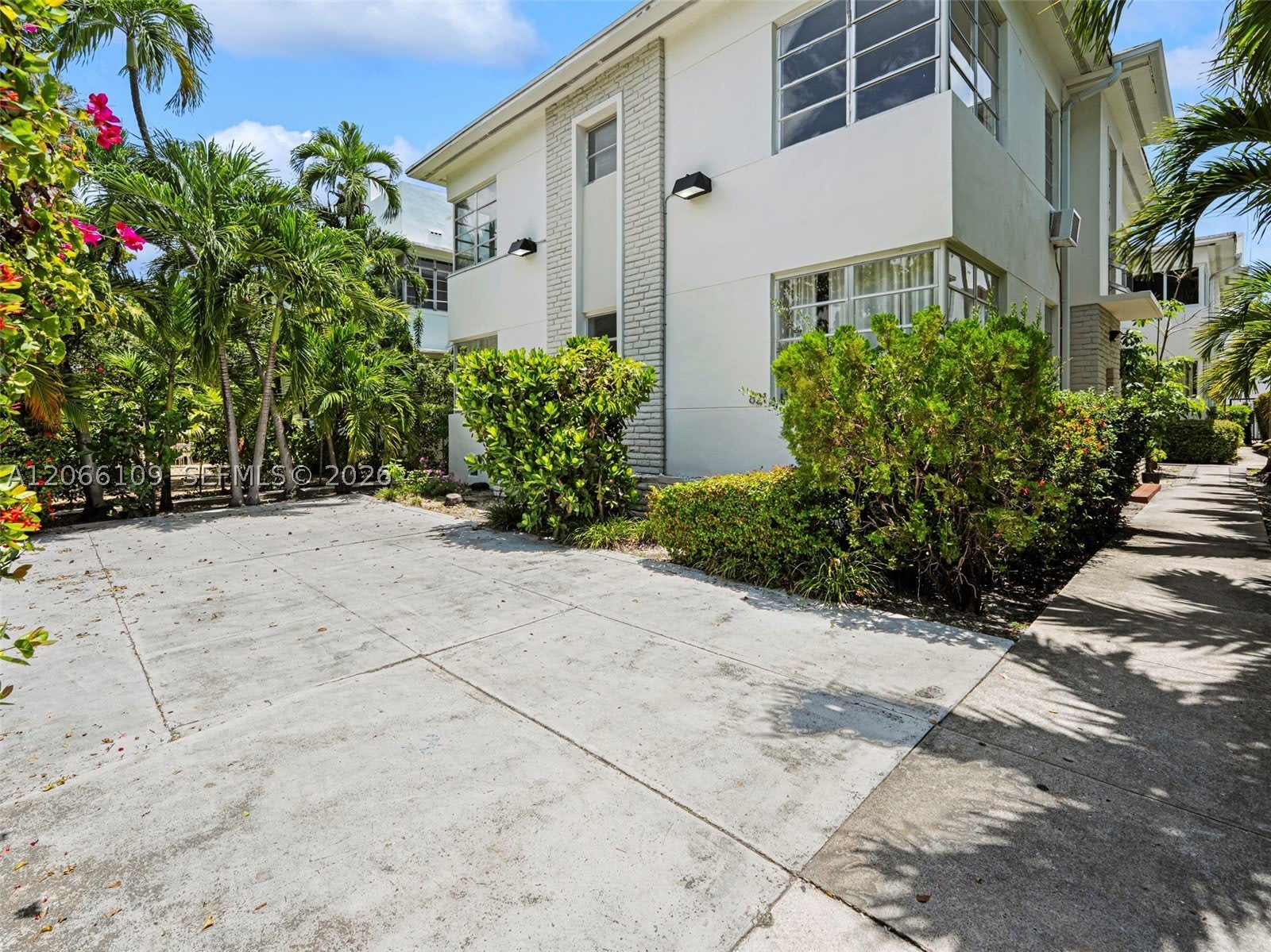 821 Jefferson Ave – photo 2