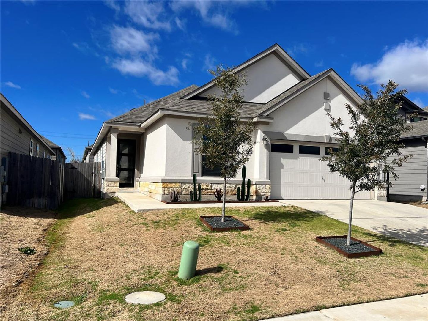 Del Valle Sundance Crossing 4 Bedrooms 2 Baths 1 Story Home Like New Built 2021 Refrigerator Washer Dryer – photo 2