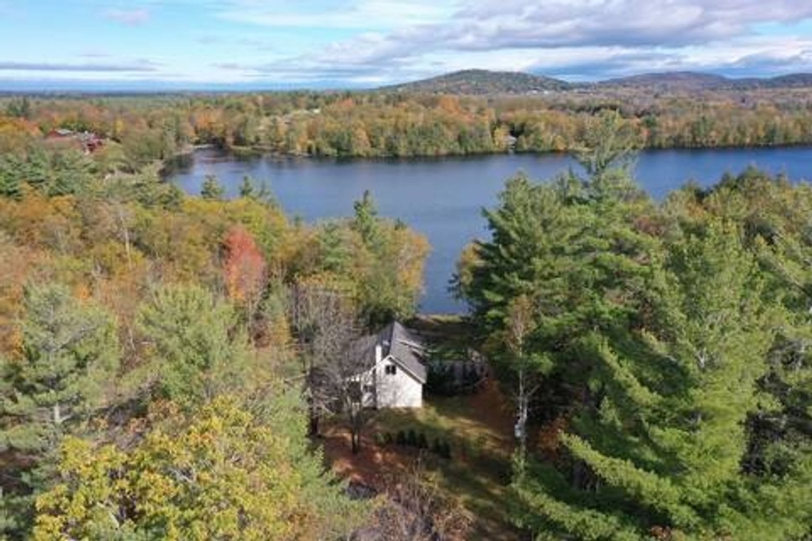 Charming 3Br House On Augur Lake 30 Acre Private Property – photo 3