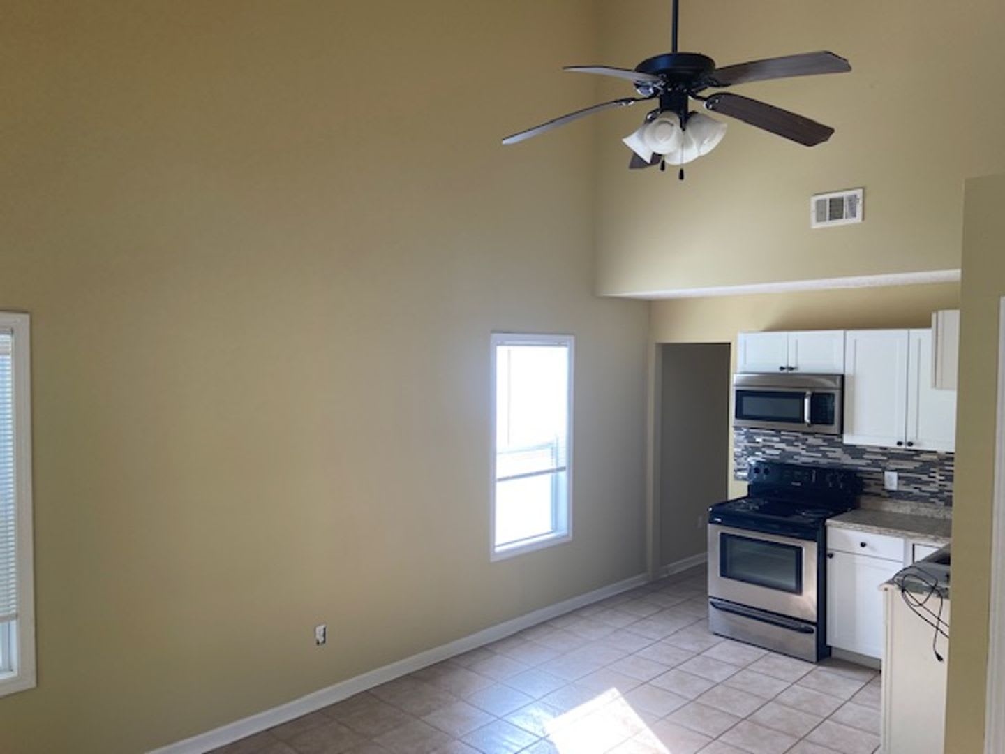 3 Bed/2 Bath – photo 2