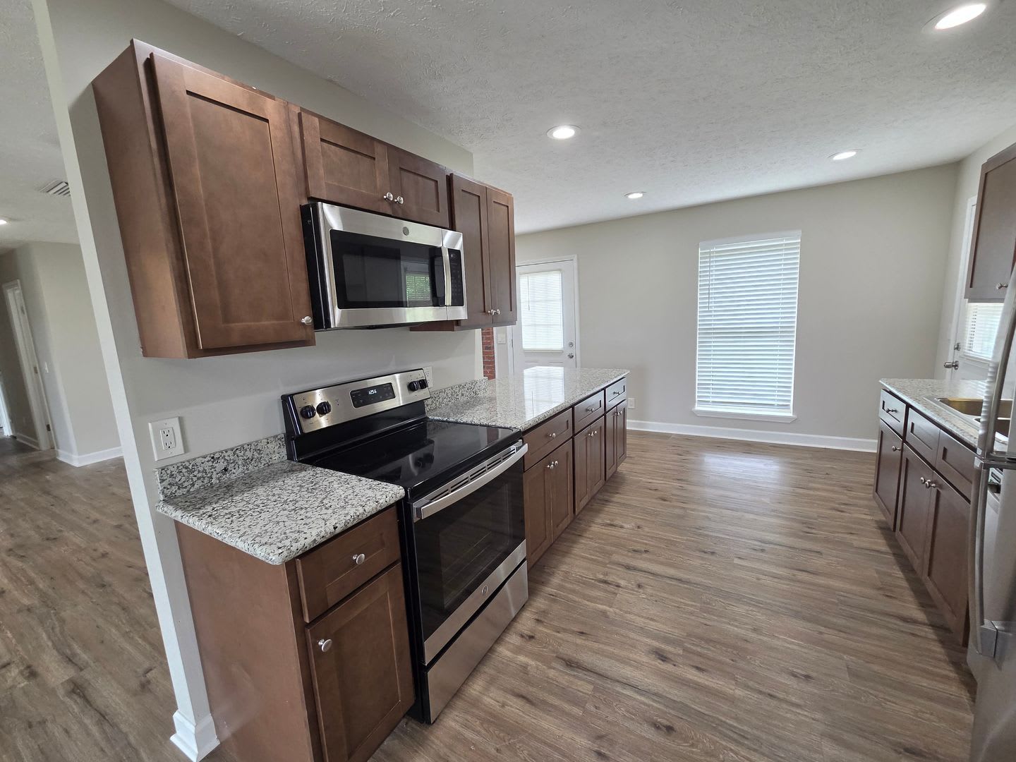 Updated 3 BR – photo 4