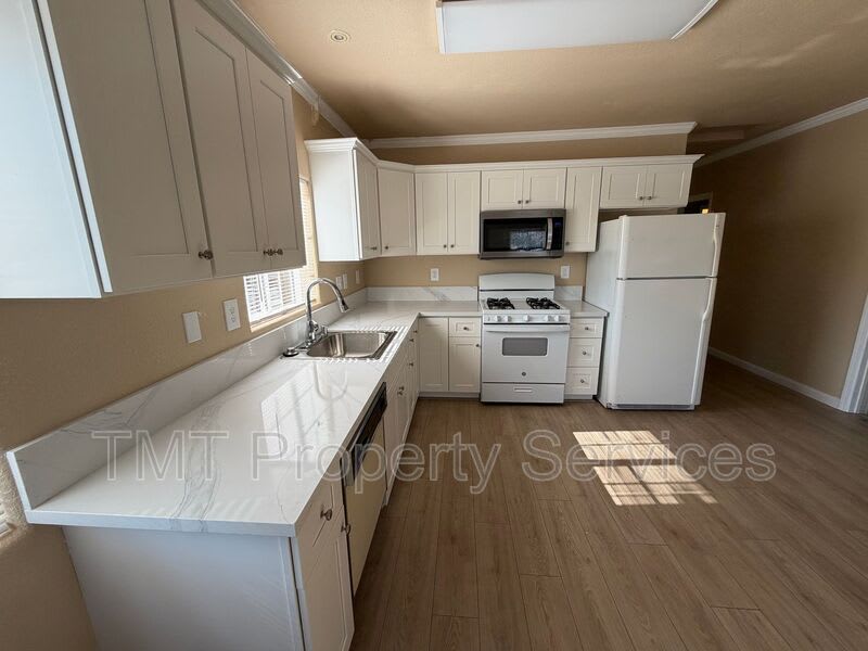 4200 35th St – photo 2