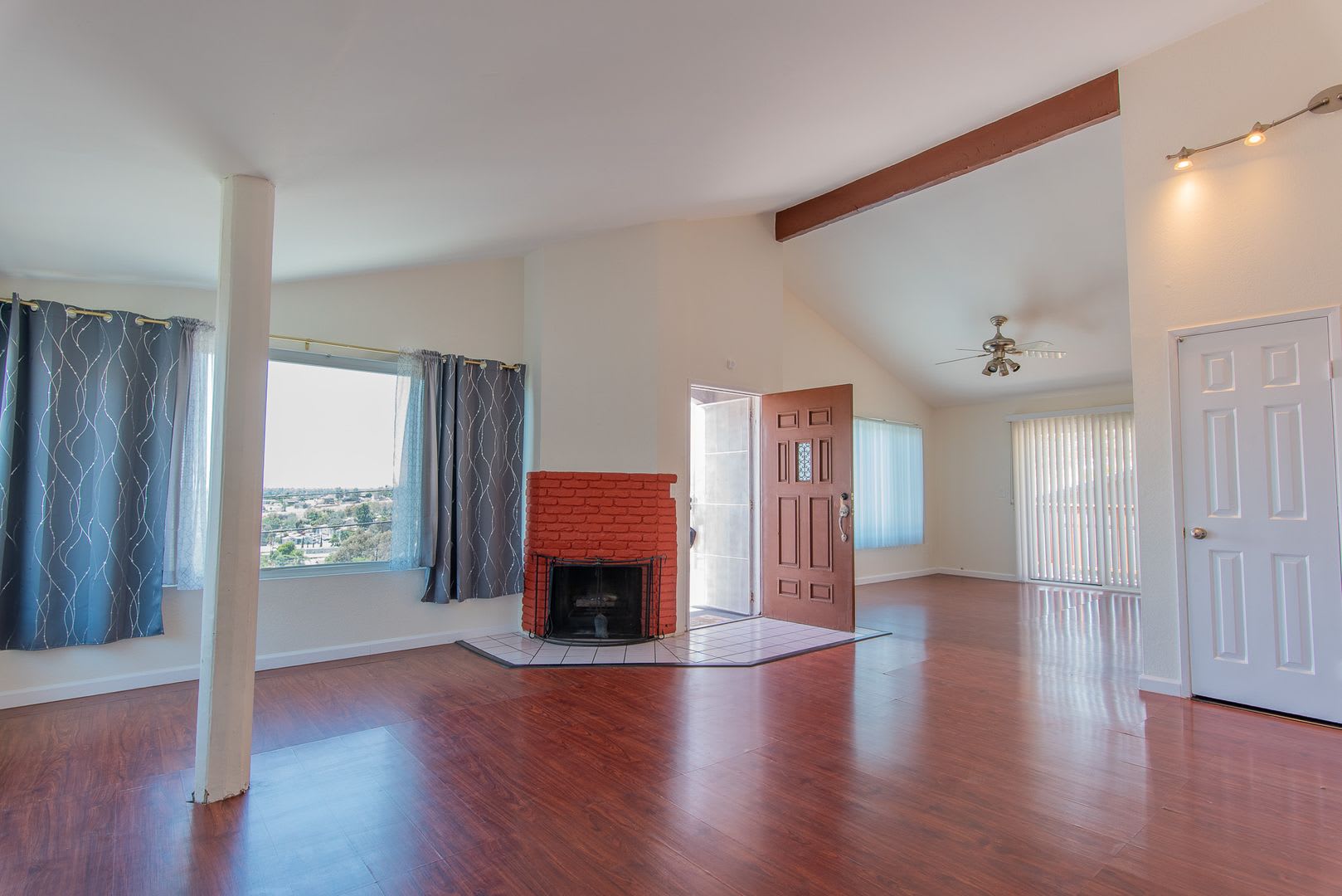 3 bedroom 2 bathroom house for rent in Dictionary Hill! – photo 5