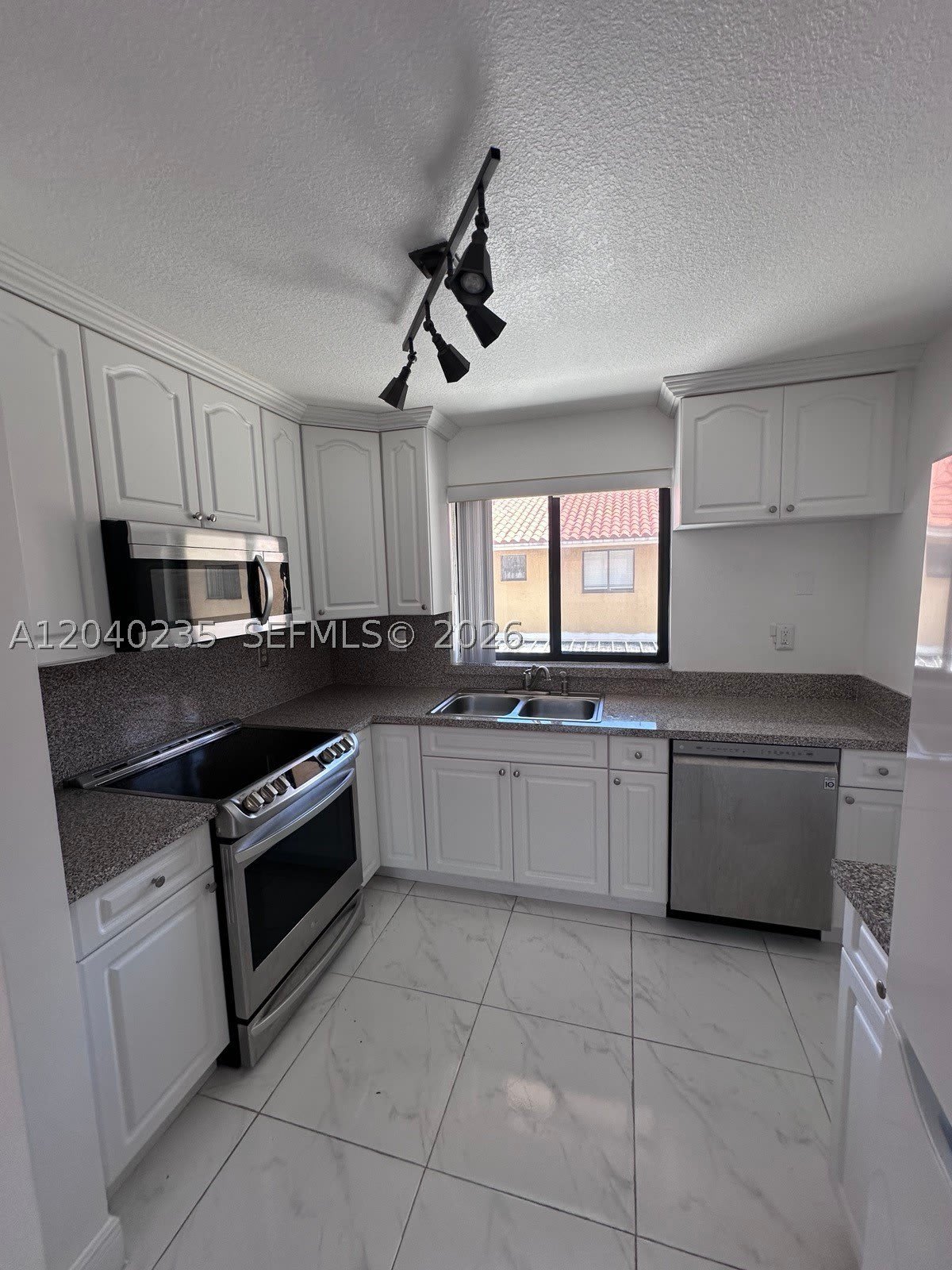 2740 W 61St St – photo 5