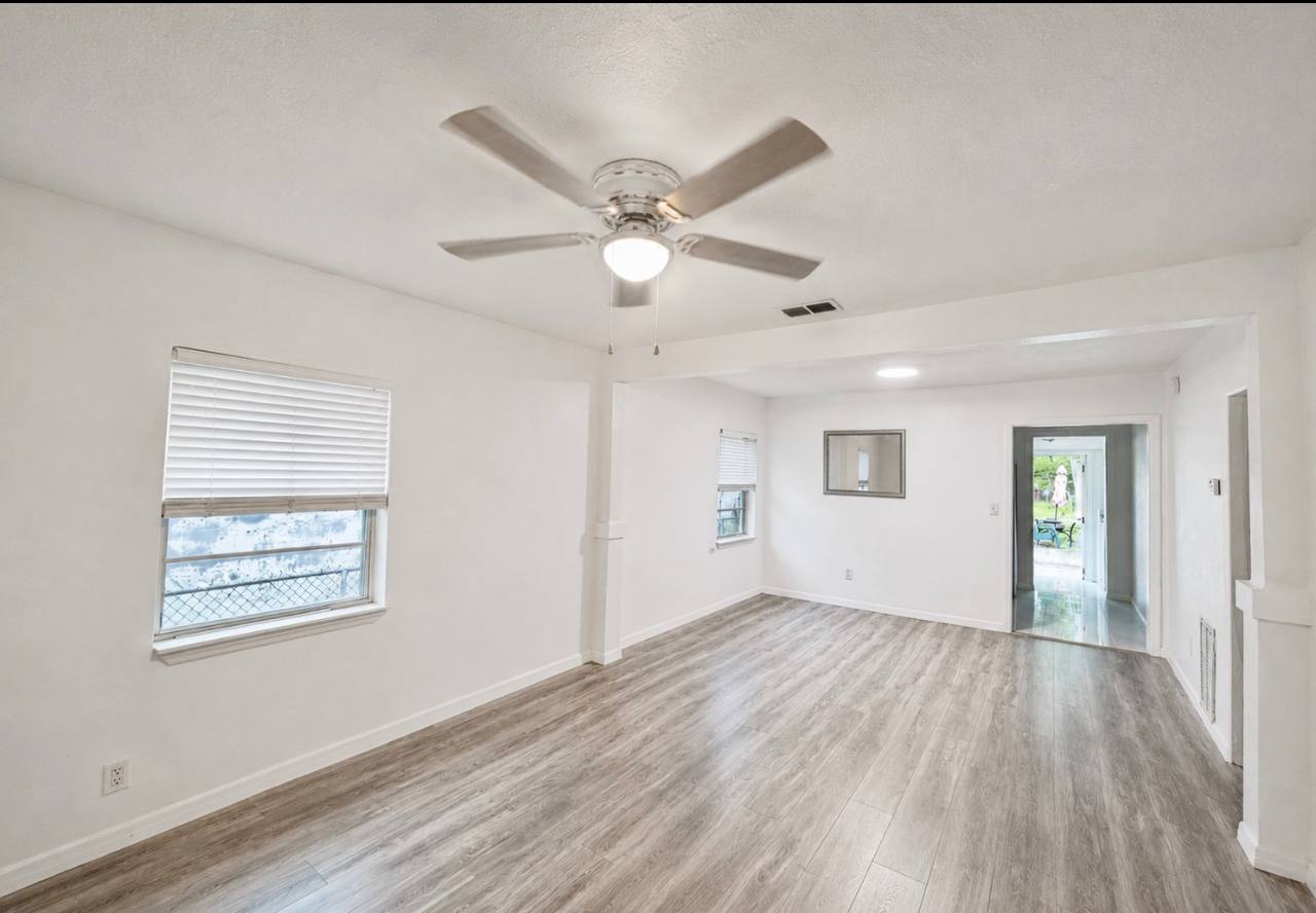 524 E Lime St – photo 2