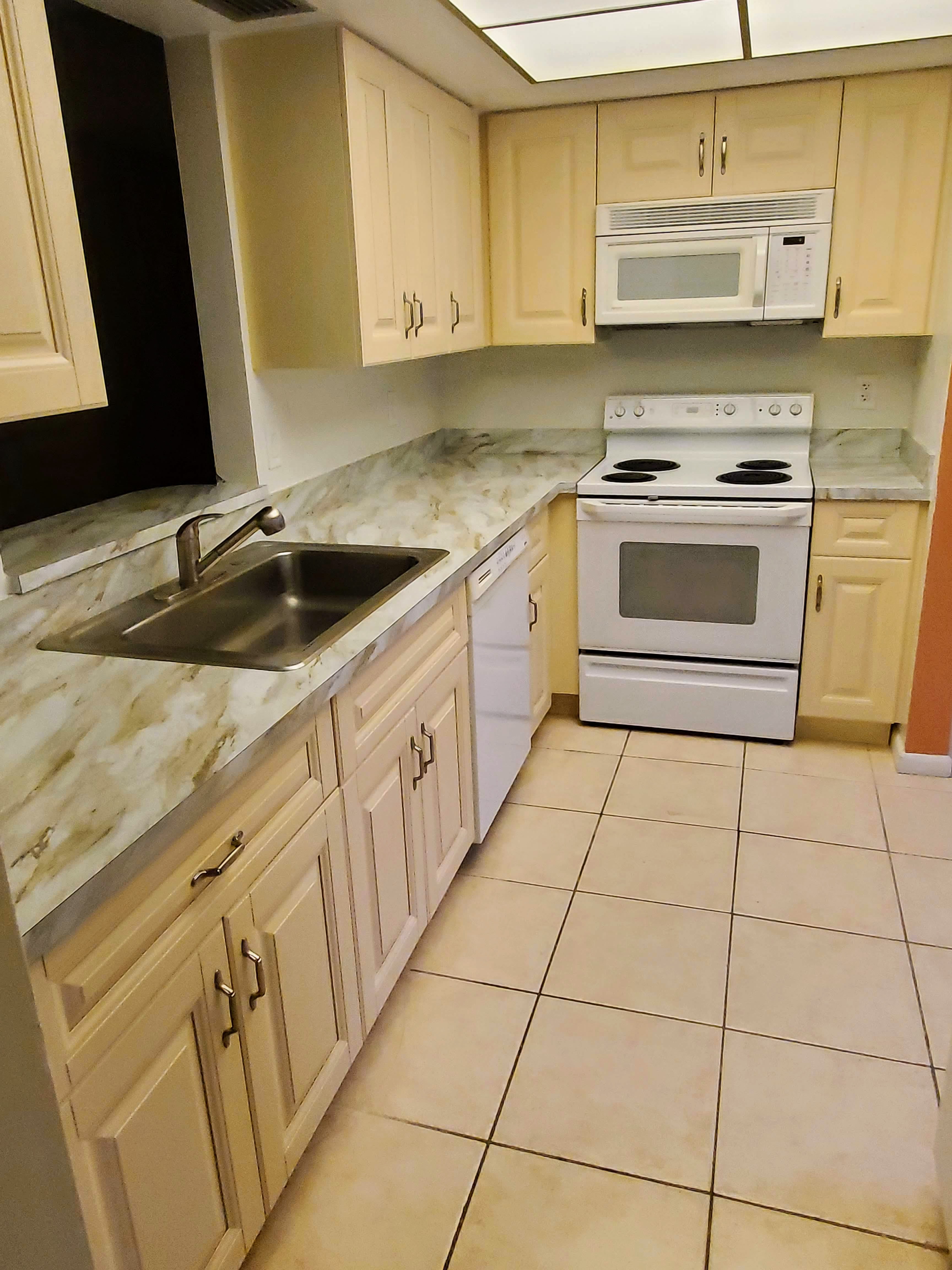 1060 Nw 80th Ave – photo 3